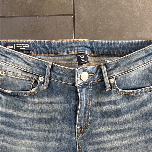 True Religion Blue Cropped Ankle Jeans with Vintage Appeal - Picture 2 of 12